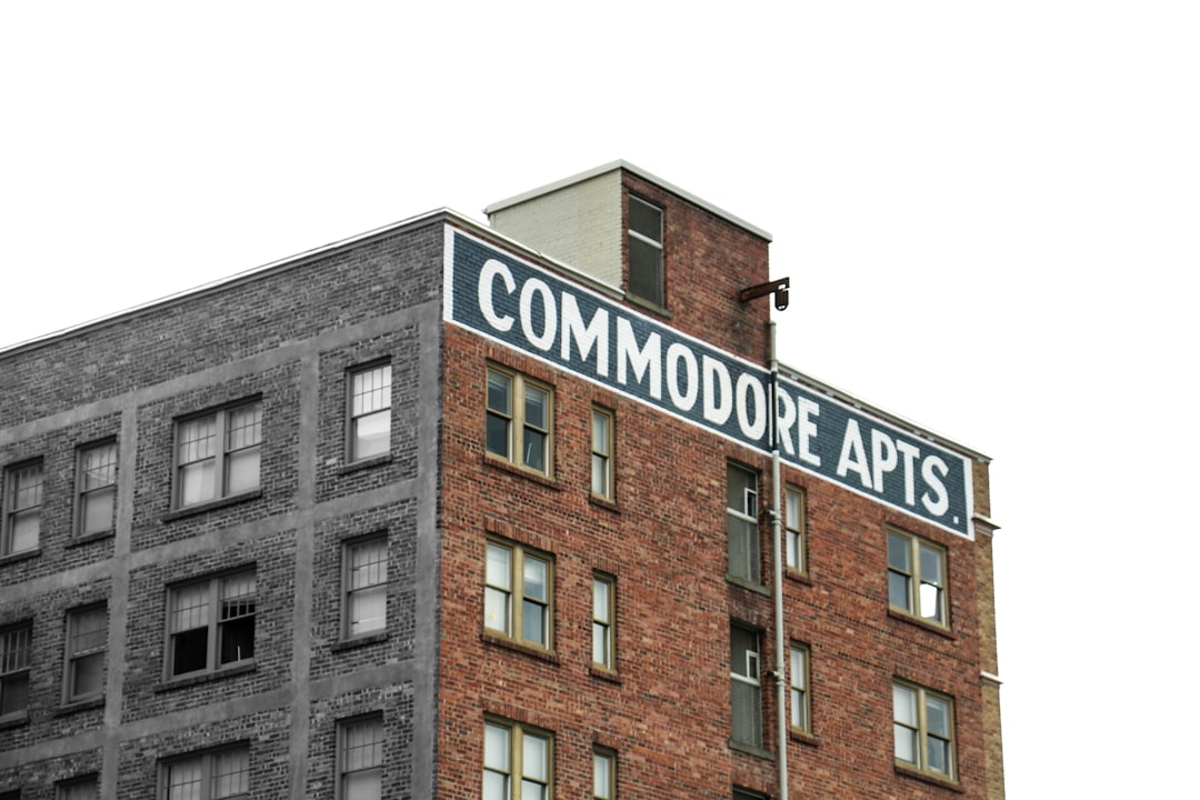 Photo commercial real estate analysis